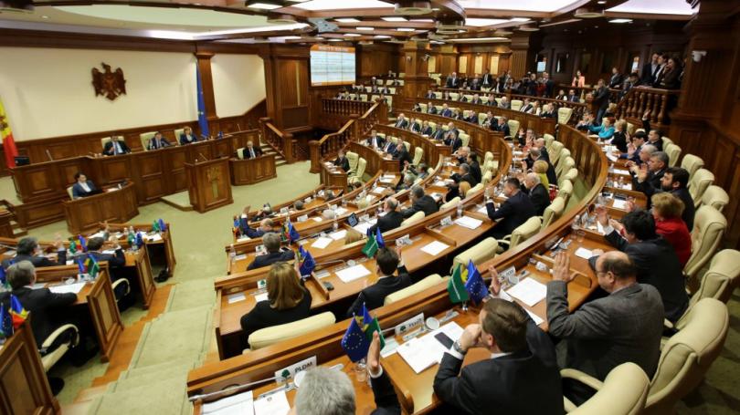 Bani publici tocaţi în „secret” pe-un sistem de vot mort în Parlament