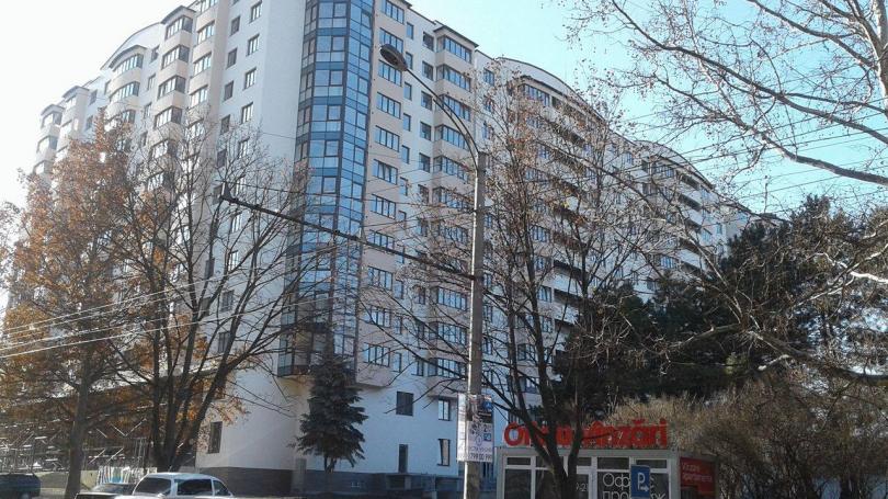 Apartments at low price for magistrate Oleg Melniciuc’s mother and relatives in the residential block for judges